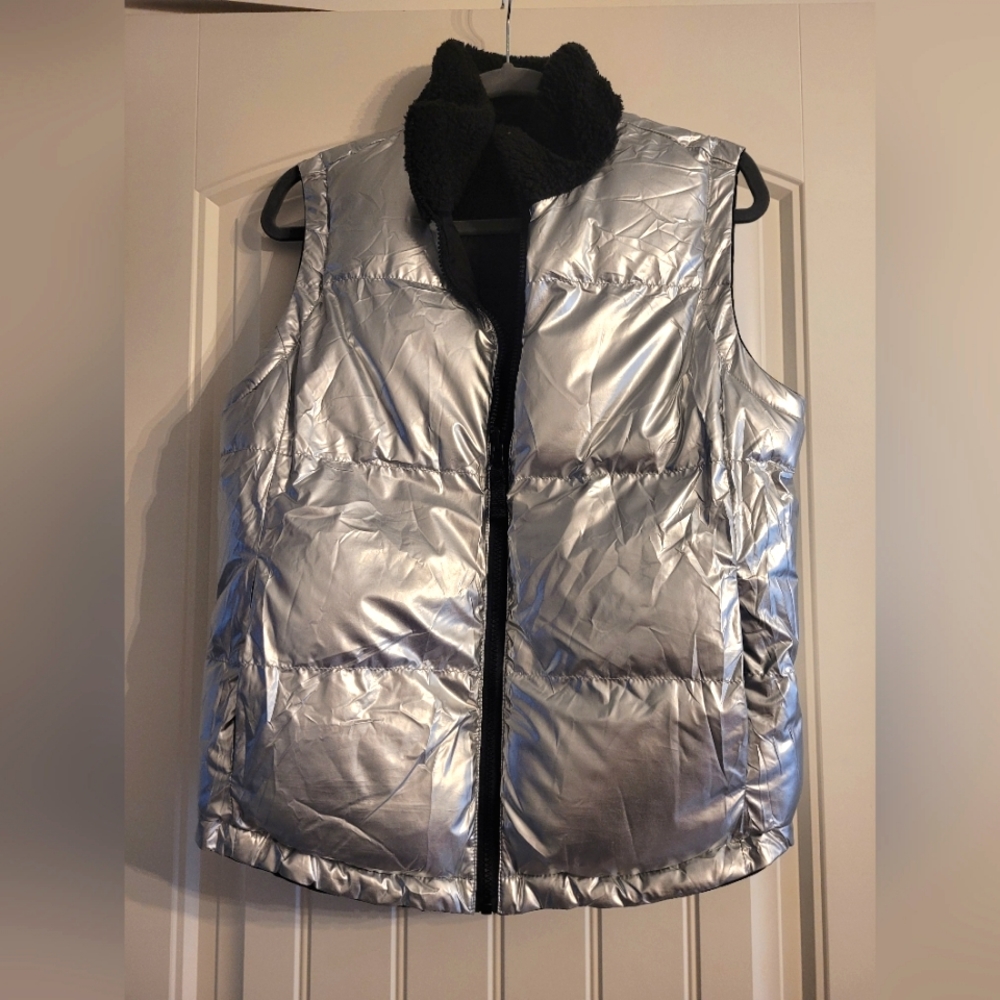 Reversible Silver/Black Kenneth Cole Puffer Vest with Lined Collar